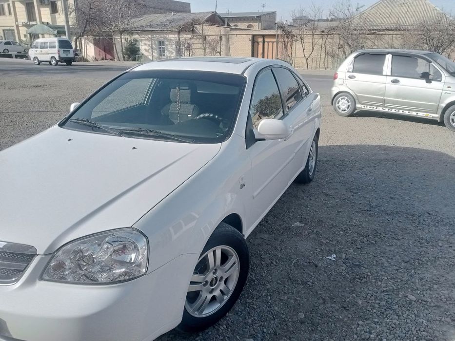 Лачетти сотилади