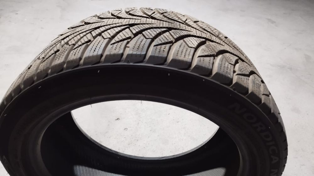 Шины зимние 4 шт размер 18