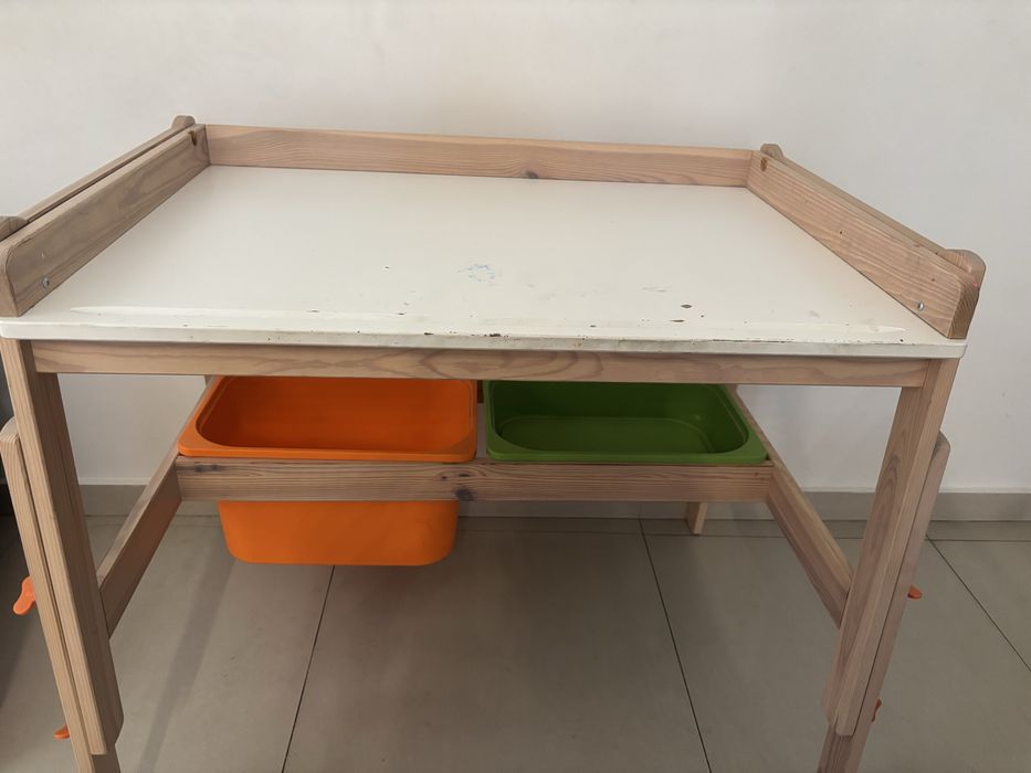 Birou Ikea cu inaltime  reglabilaeglabila si doua cutii