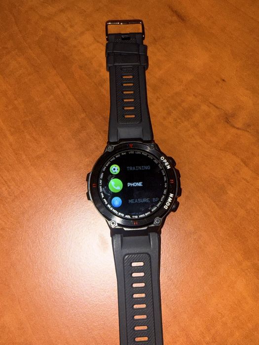 Смарт часовник супер удобен и стилен.