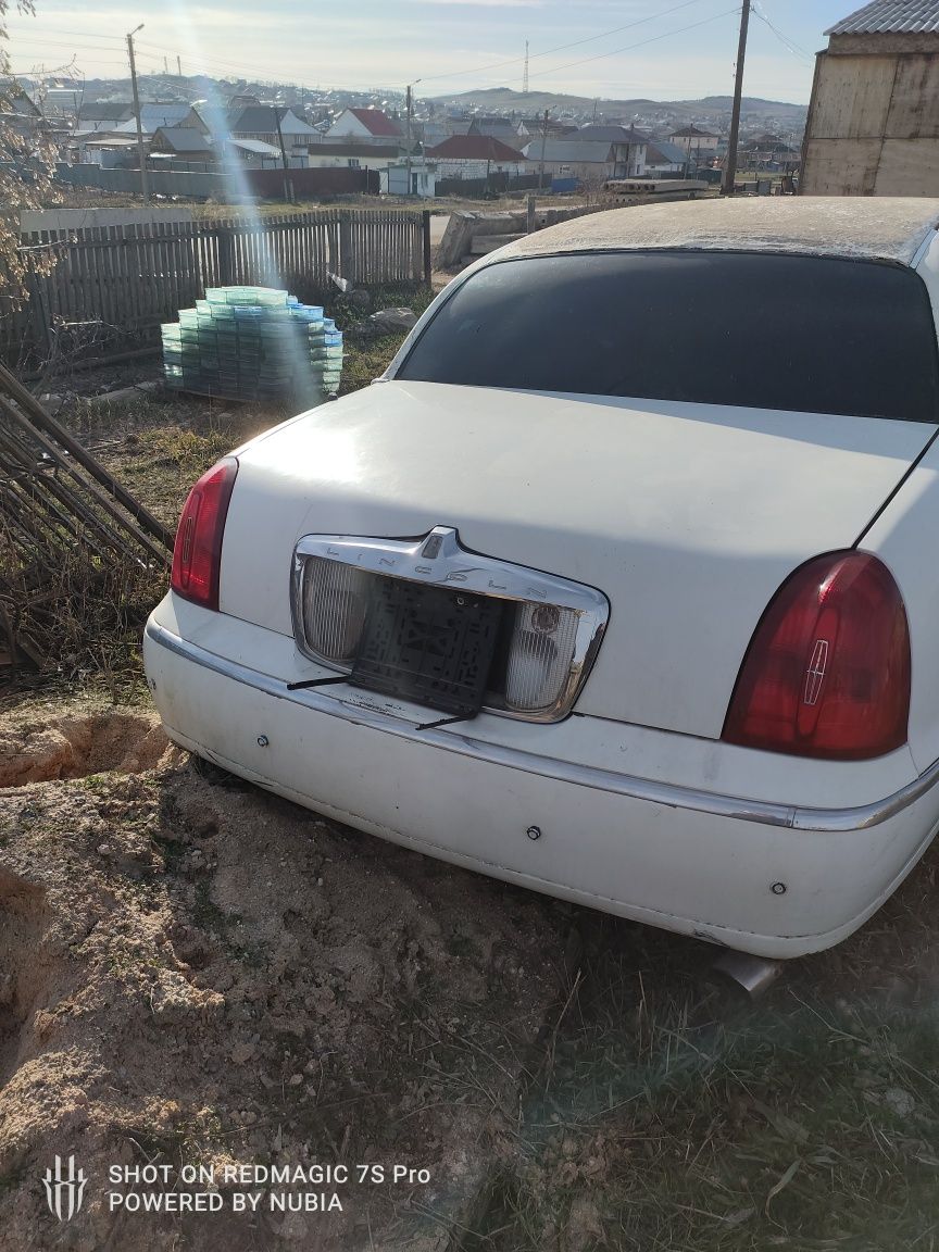 Lincoln town car