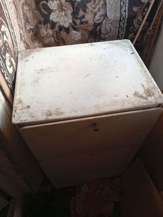 Продам шкаф железный.