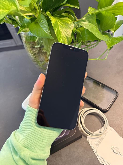 IPHONE 12 ProMax- stare buna+ huse+ Airpods Pro