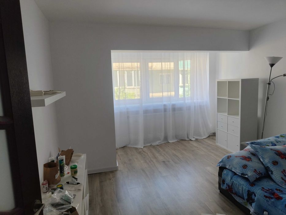 Inchiriez 4 camere in M-uri, Cetate, cu vedere la parc si catedrala