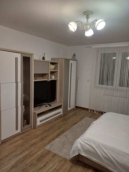 Închiriez apartament nou cu o cameră