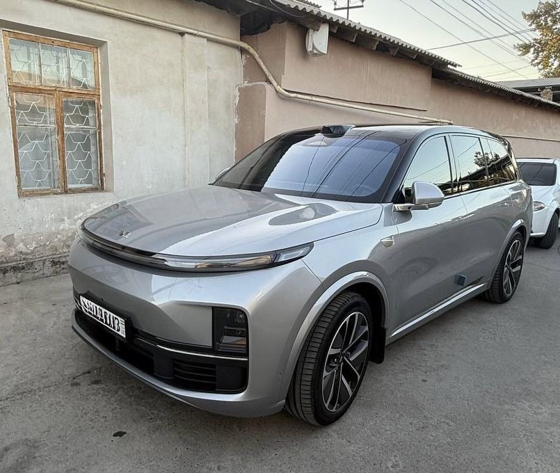 Li9 ultra pro max Gibrid. Probeg 14000 km yurgan.