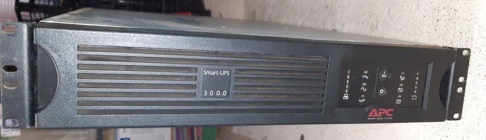 apc smart ups 3000- sua3000rmi2u
