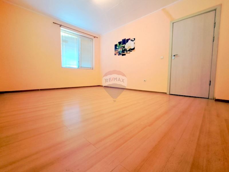 Продава се Тристаен апартамент в Варна, Възраждане 1 - 94 кв.м за 1649 €/кв.м - Снимка #4