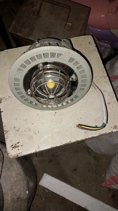 Продам светильники для улицы