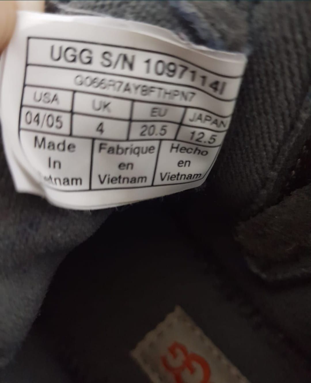 UGG marimea M 12-18 luni