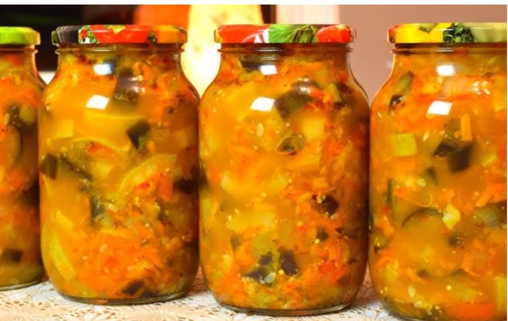 Салаты солонина икра кабачковая :-)заморская выращено своими руками