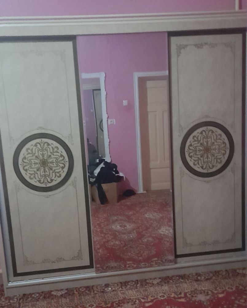 Spalniy komplekt sotiladi. Holati yaxshi.