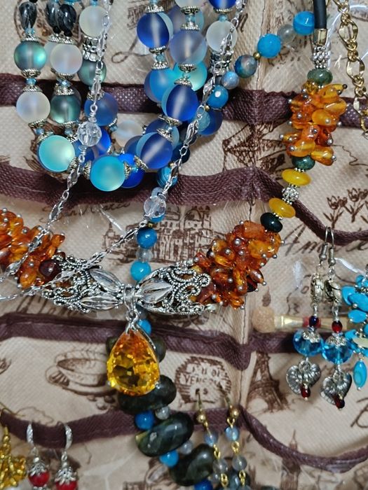 Продаются украшения! Сделаны мастером. Материал украшений-классный.