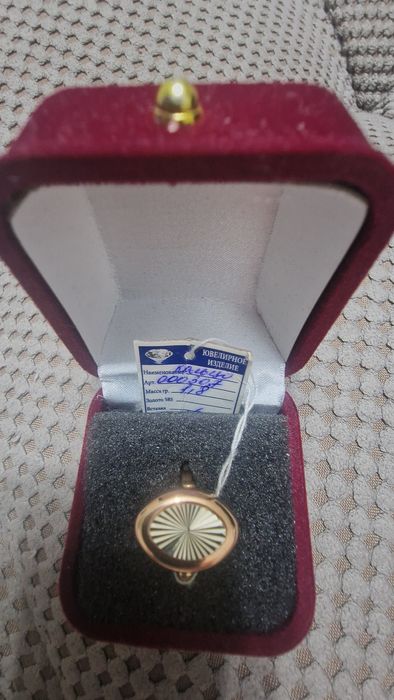Продам золотое кольцо