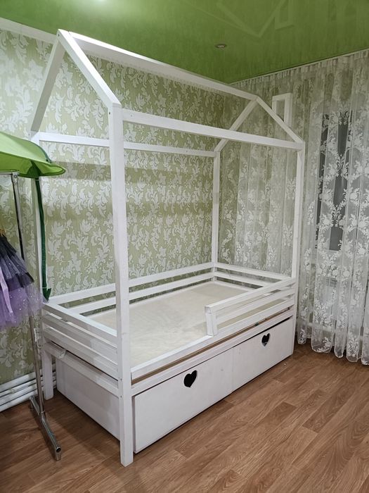 Детская кровать в хорошем состоянии