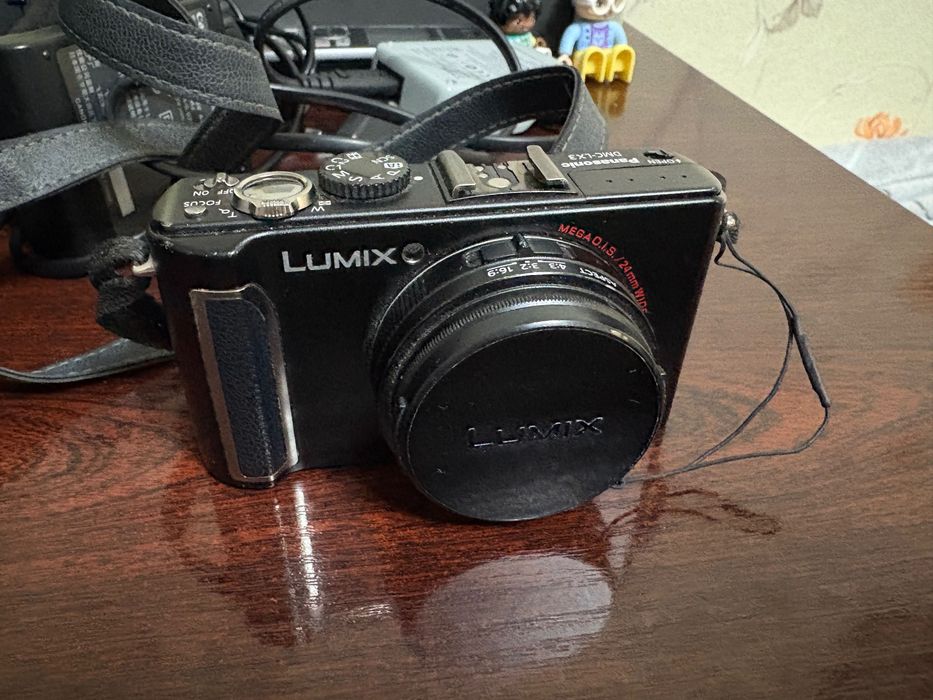 Продам фотокамеру Panasonic Lumix LX3. Полный комплект. Made in Japan