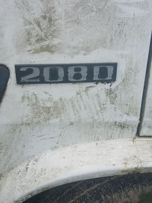 Vând piese de Mercedes.