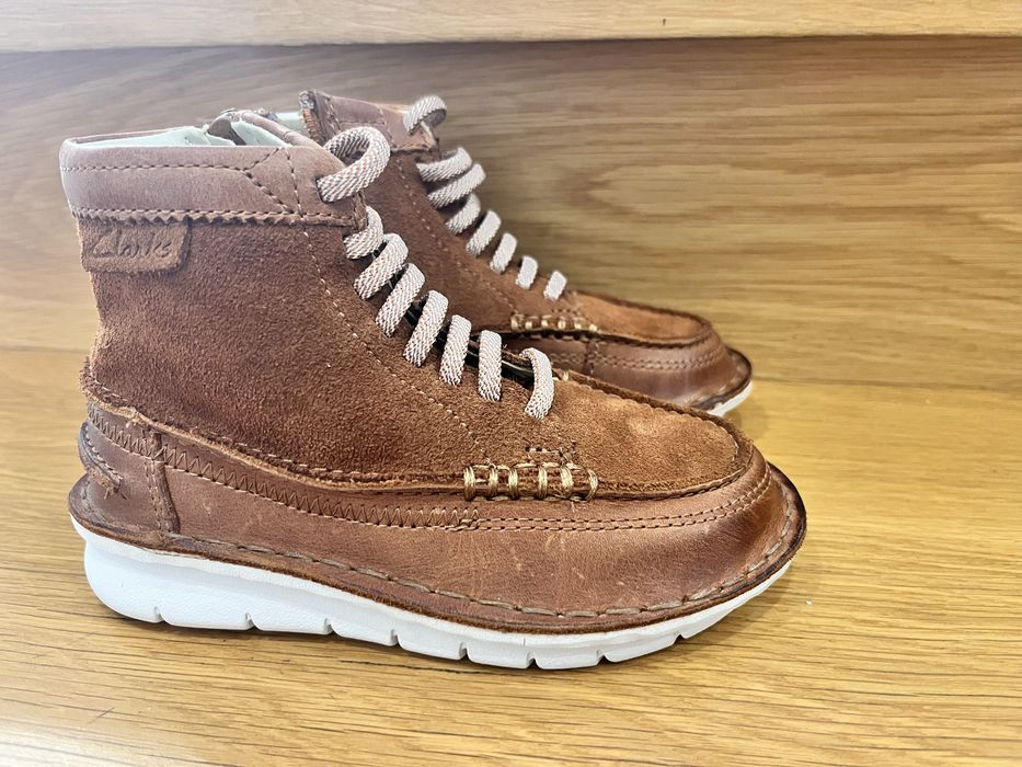 Ботуши Clarks естествена кожа