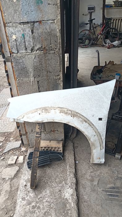 Продам крылья передние, заднию левую дверь ларгус