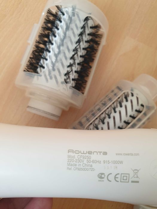 Perie cu aer cald de indreptat parul Rowenta Brush Active CF9250