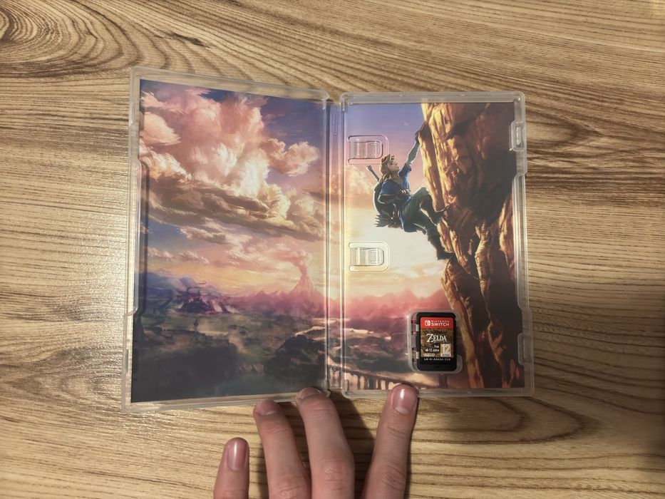Nintendo Switch + Legend Of Zelda: BOTW