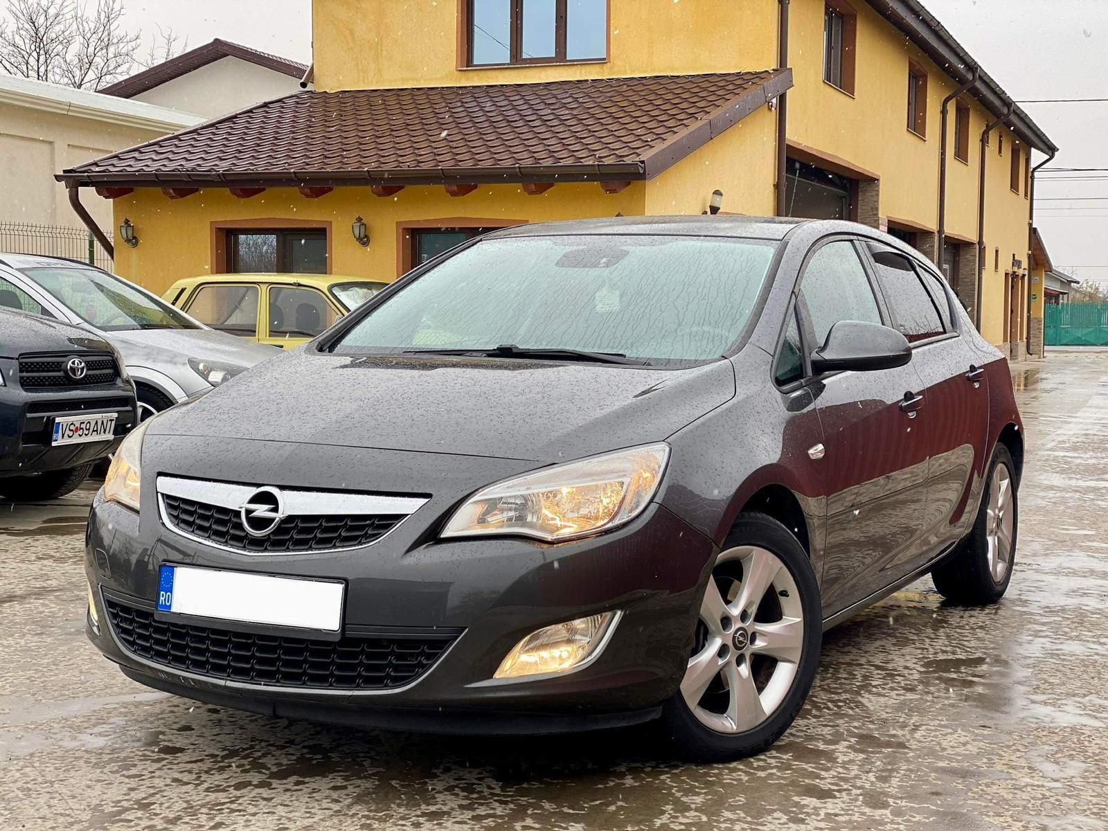 Vând Opel Astra J