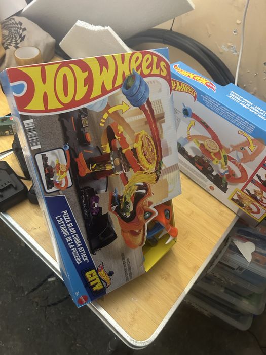 Hot wheels pizza slam cobra