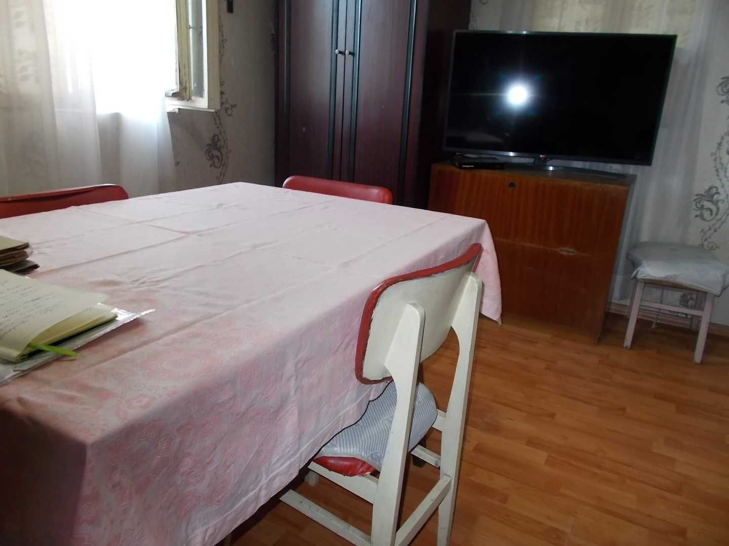 Продавам триетажна къща в с.Сливенци