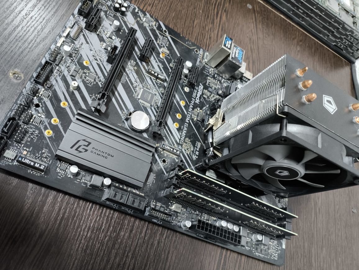Asrock Phantom Gaming Z390+i5 8400+16Gb