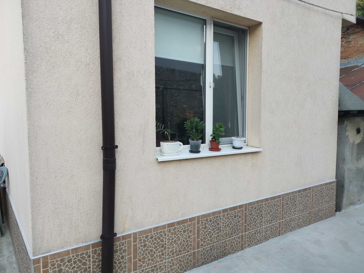 Дава се под наем Етаж от къща в Добрич, Център - 15 кв.м за 102 € - Снимка #3