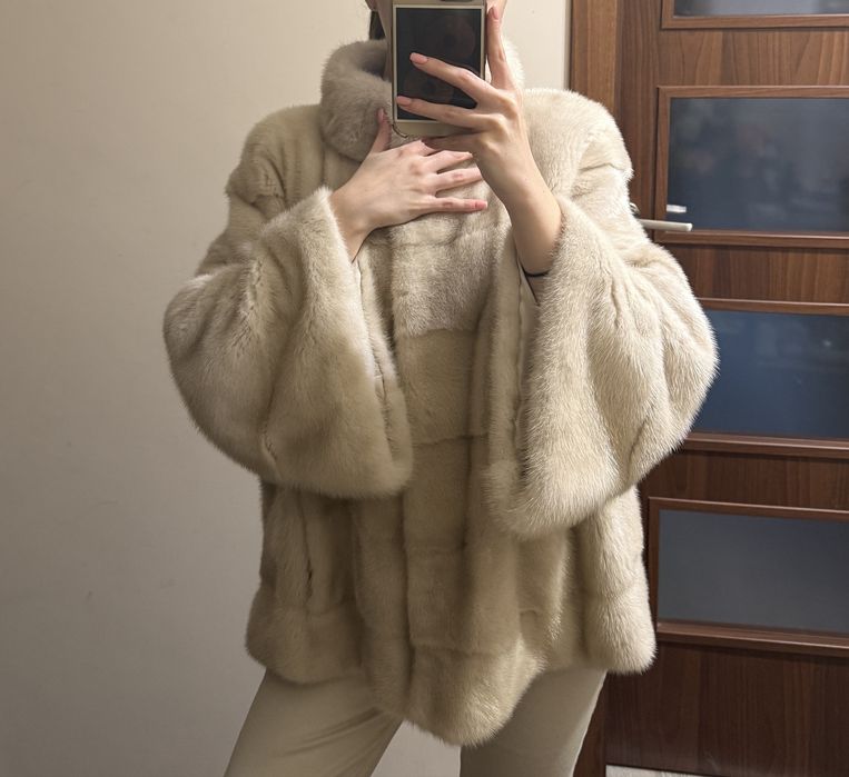 Палто от бяла норка