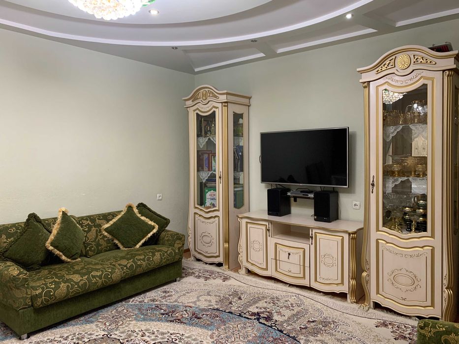 Банковская квартира, 3х (переделанная в 4х) комнатная,на метро Беруний