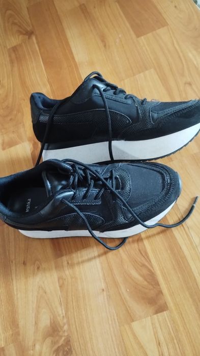 Adidasi bershka nr 36