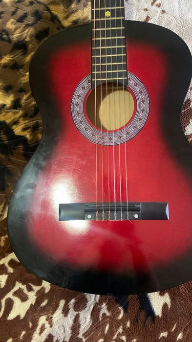 Продаётся классическая гитара