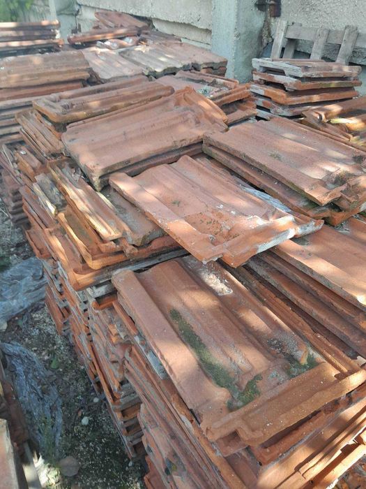 Продават се стари керемиди