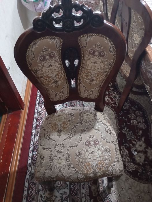 Stol stul sotiladi srochno