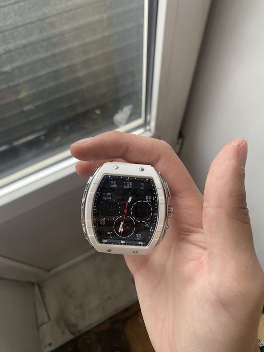 Срочно продам часы