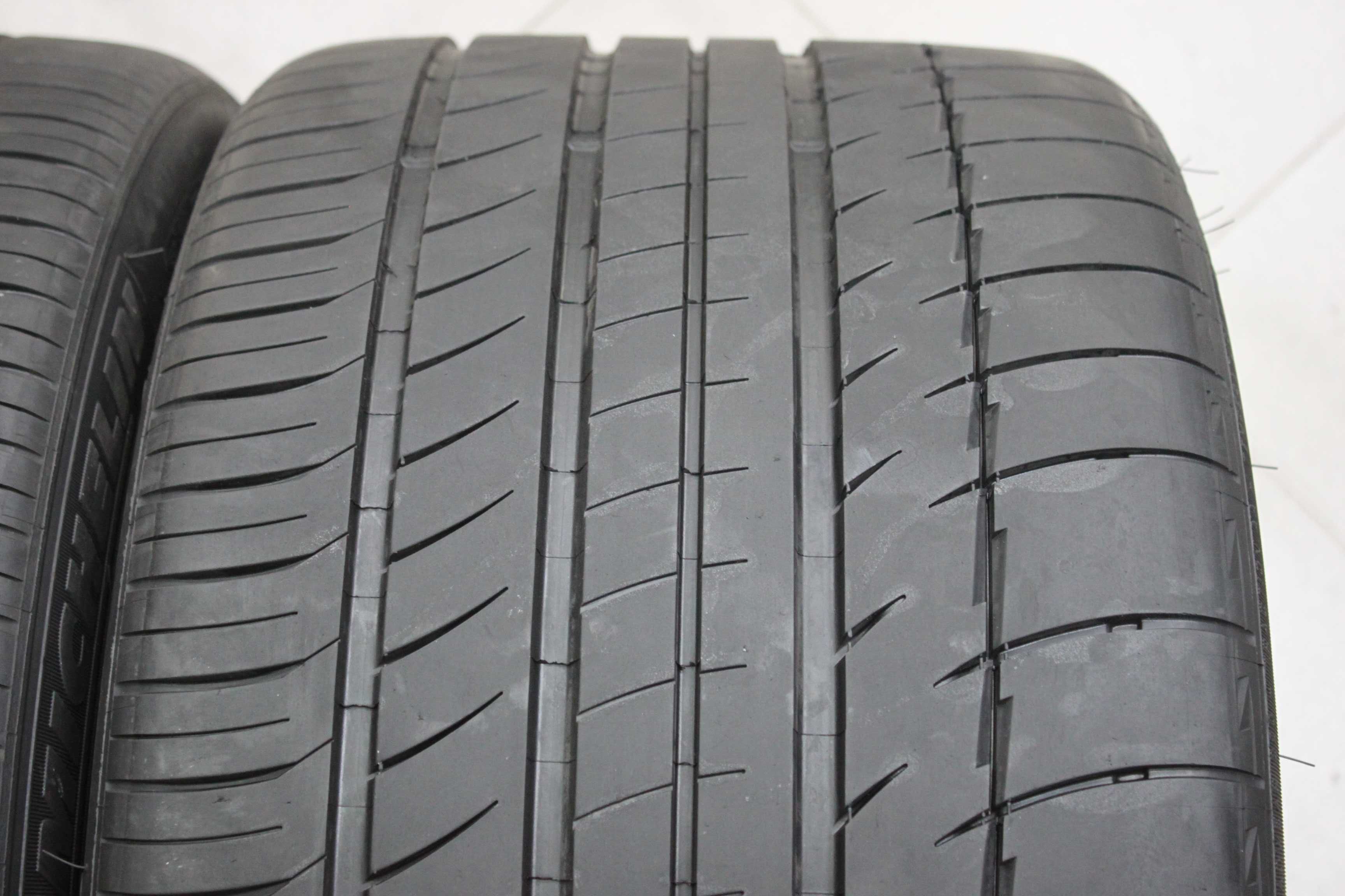 295/30-18 Michelin