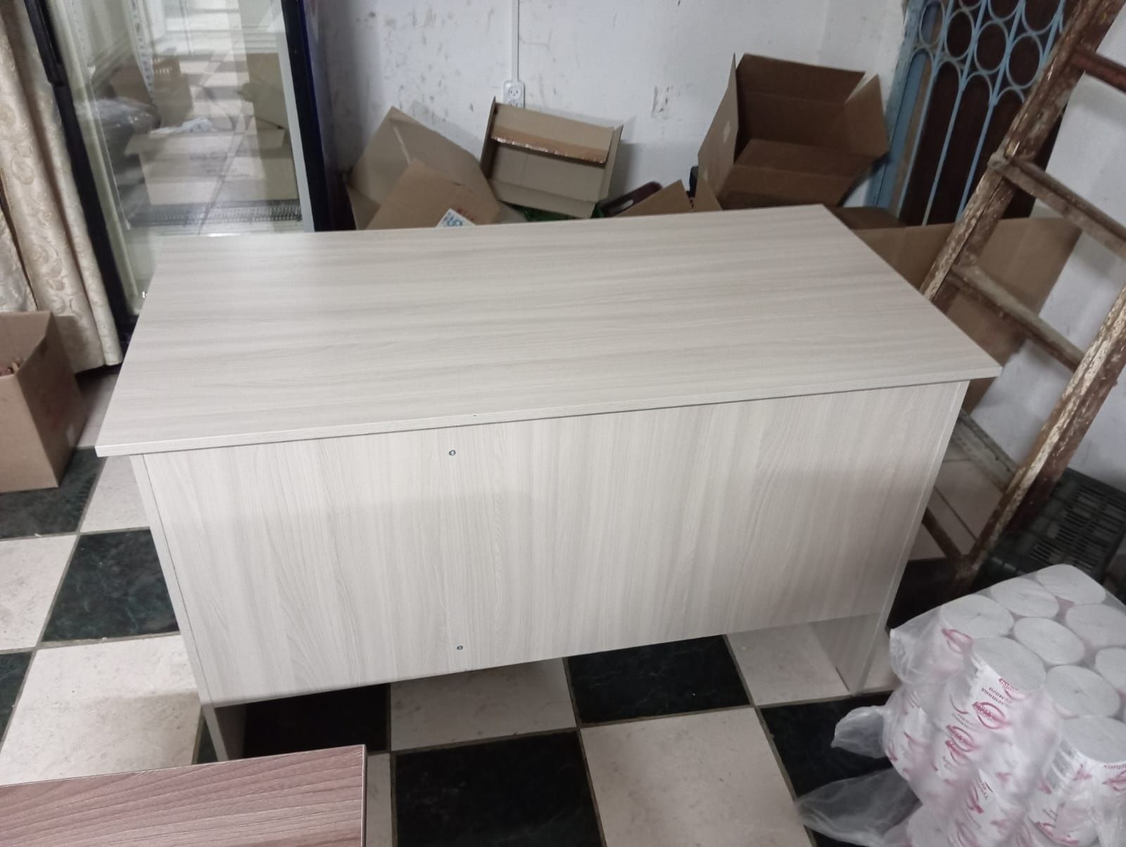 Продам офисные столы. Можно использовать как кухонный стол