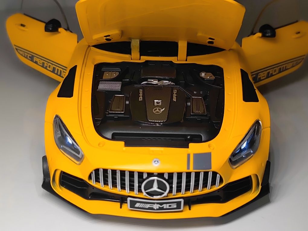 Mercedes Benz AMG GT R железная машинка 1:18 масштаба - Доставка