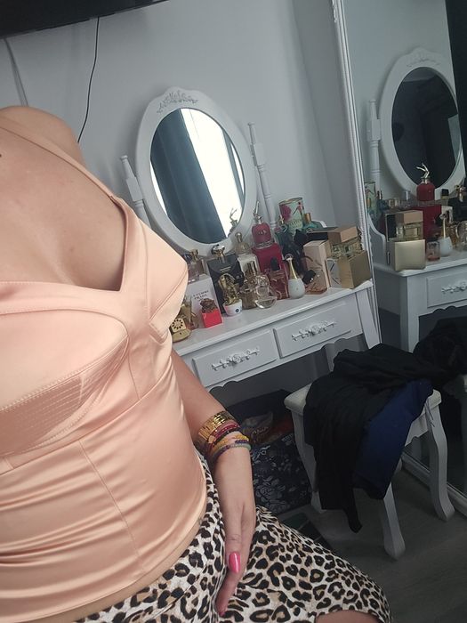 Corset murmur, 42 echivalentul cupei 80B făcut pe comanda doar probat