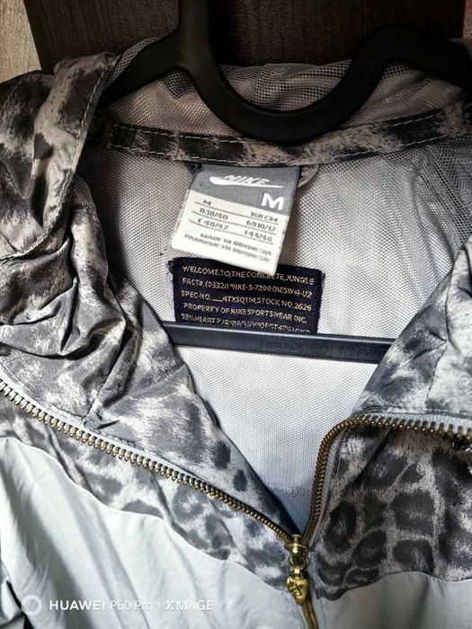 Nike дамско тънко яке ветровка