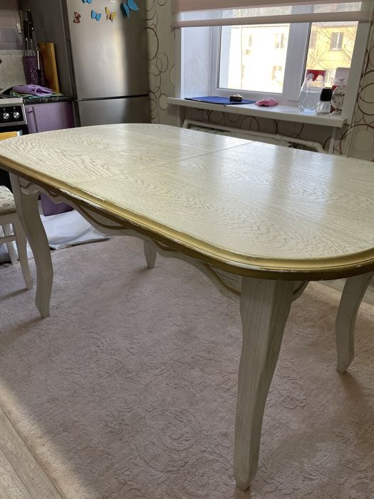 Продается стол со стульями