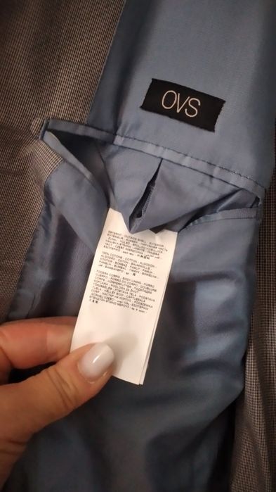 Costum de bărbați nou fără eticheta