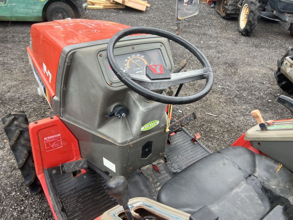 Tractoras tractor yanmar F7