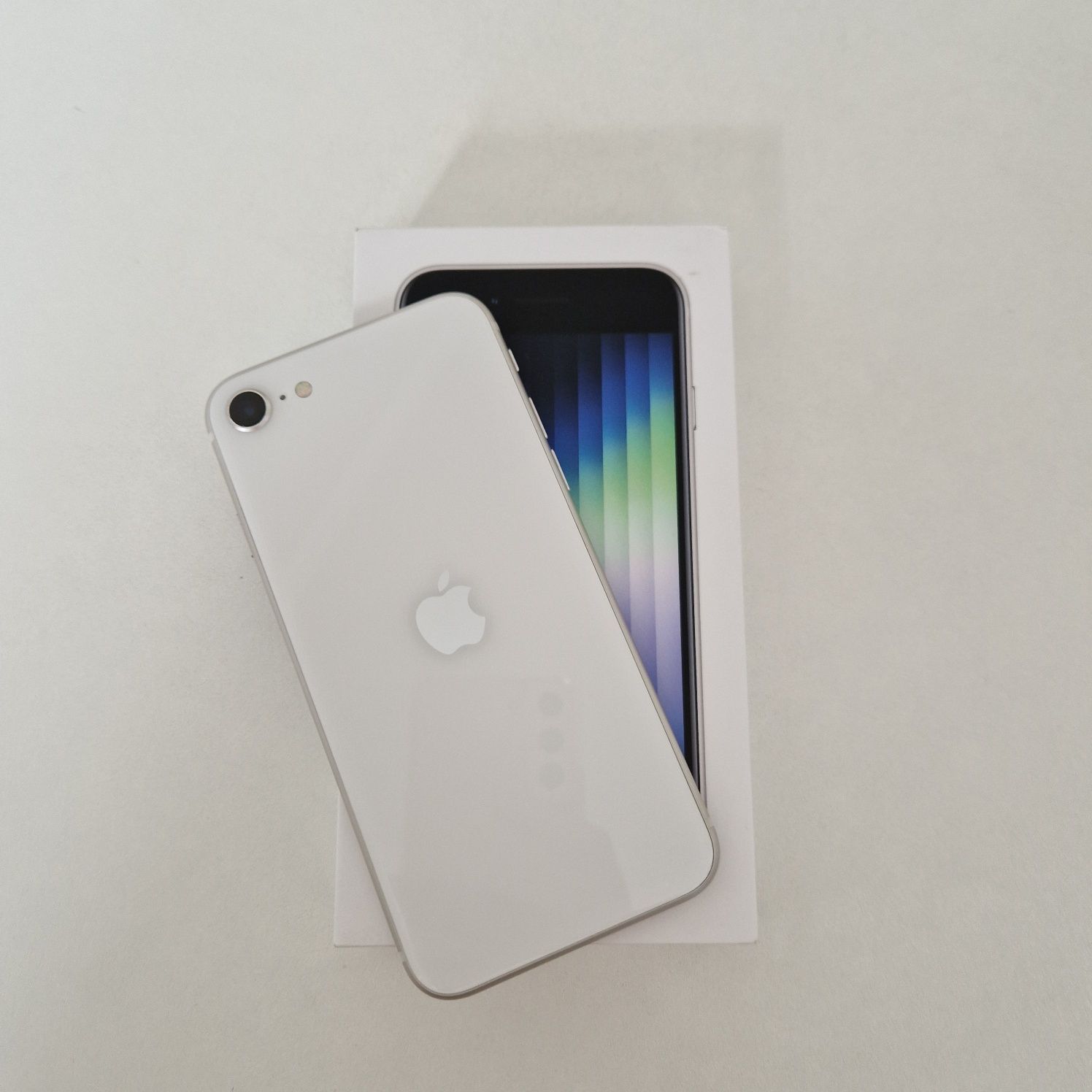 Продам Iphone SE , 128ГБ , цвет белый