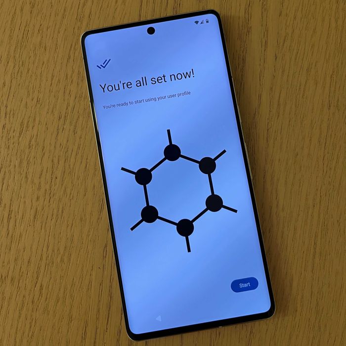 Vând telefon privat confidențial