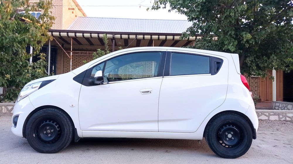 Spark avtomashinasi sotiladi