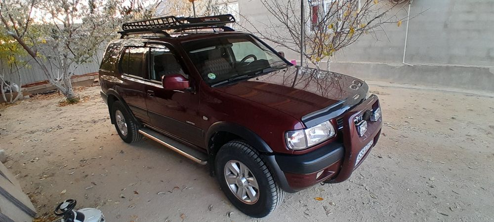 Фронтера внедорожник в отличном состояний