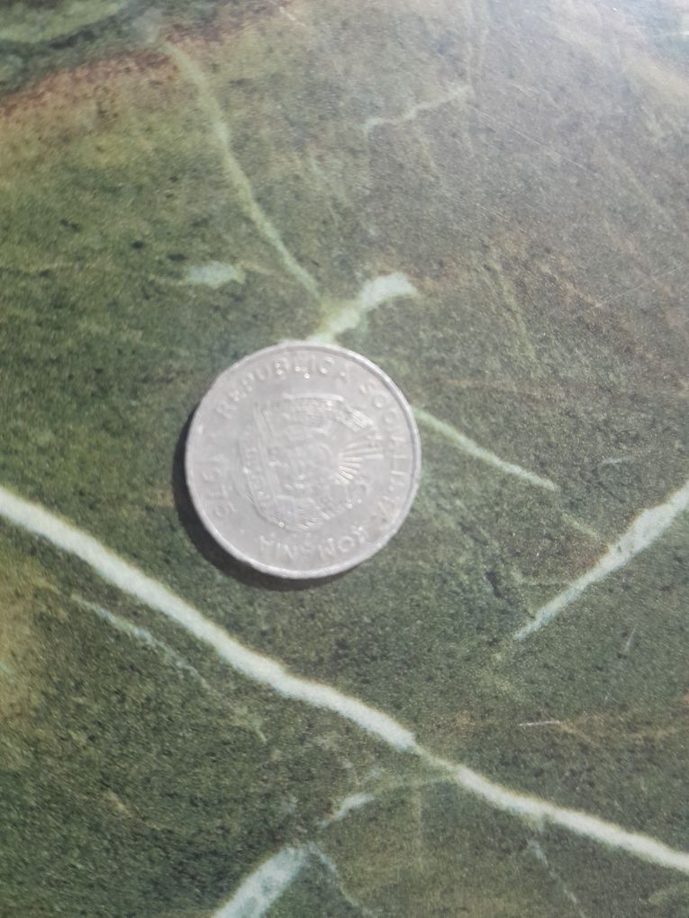 Vând ce mai vece moneda